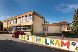 Neubau der Volksschule Timelkam mit Pausenplatz